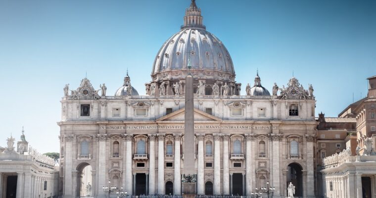 Saint Peter in the Vatican: Church symbol of the whole Christian world