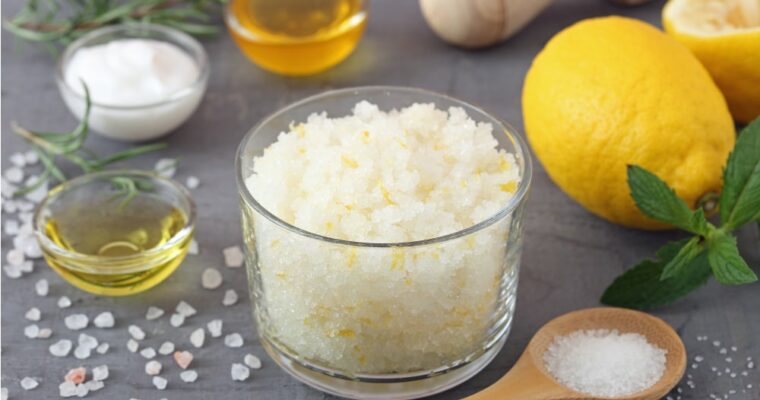 Salts for foot bath: the remedy to give relief to tired legs and feet