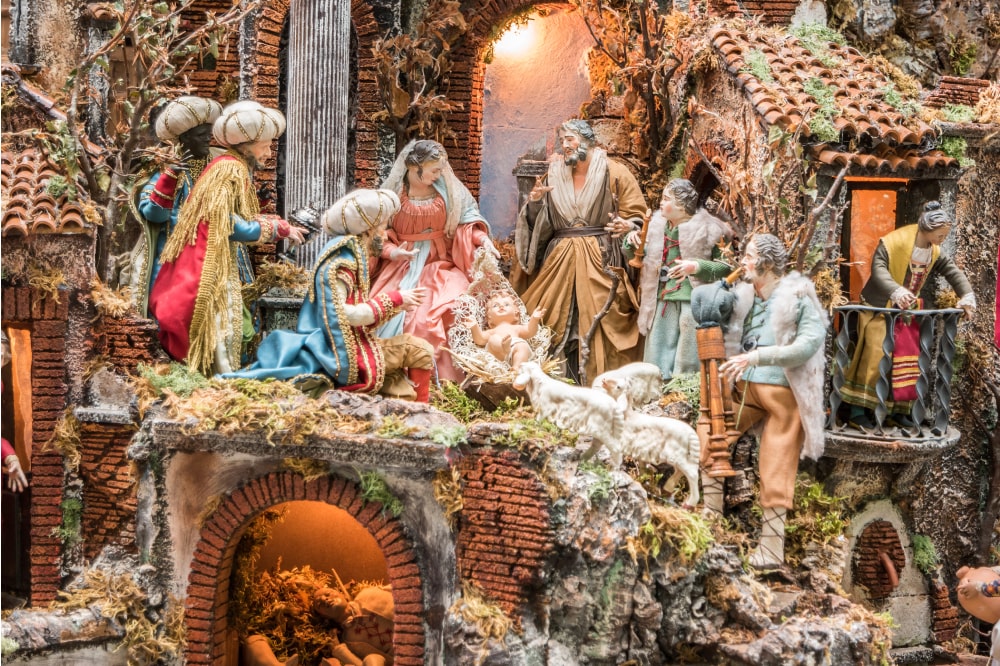 Zampognari (bagpipers), the most famous characters of the Neapolitan Nativity scene